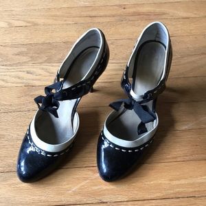 Patent Leather Heels with Bow Accent